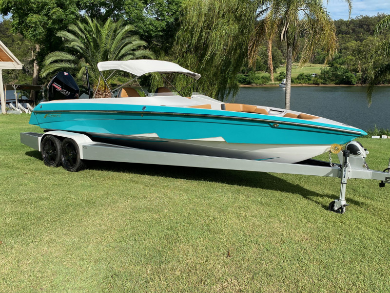 Force F21XB Powerboat, spacious and durable marine vessel for recreational boating